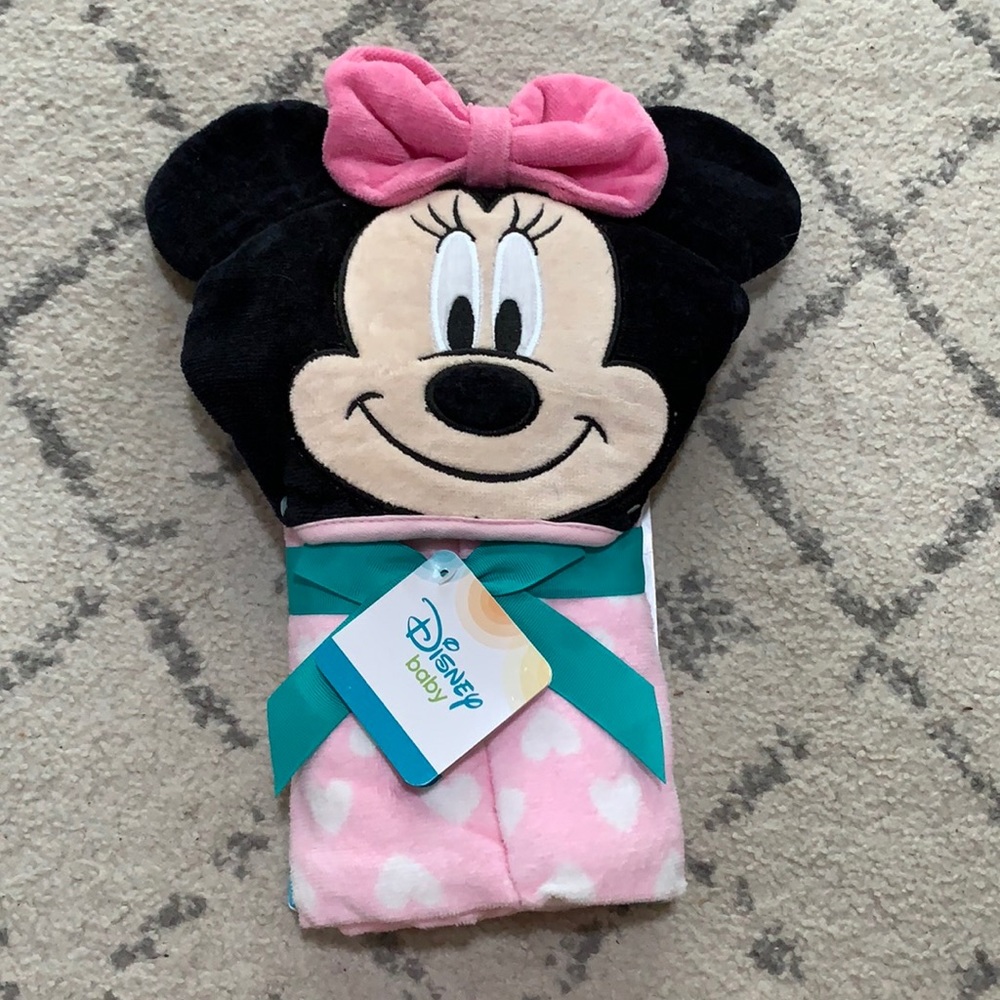 NWT Disney Baby Minnie Mouse hooded towel